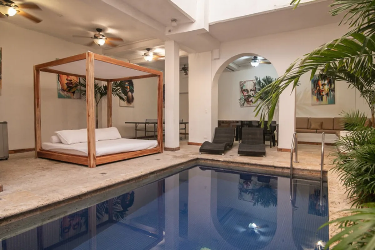 VIP villa amenities – rooftop deck & pool